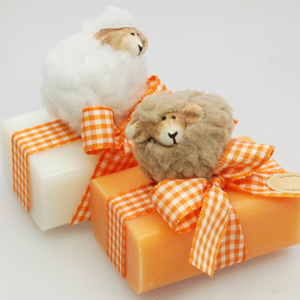Schafmilchseife eckig 100g dekoriert mit Wollschaf, Classic/Orange 