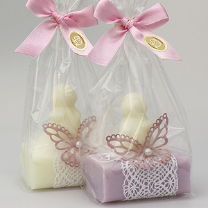 Schafmilchseife eckig 100g, dekoriert mit Hase in Cello, Classic/Flieder 