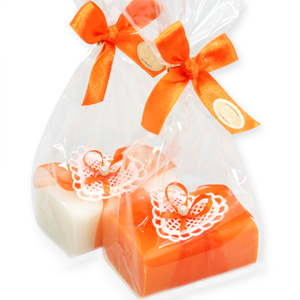 Schafmilchseife eckig 100g, dekoriert mit Häkelherz in Cello, Classic/Freesie 