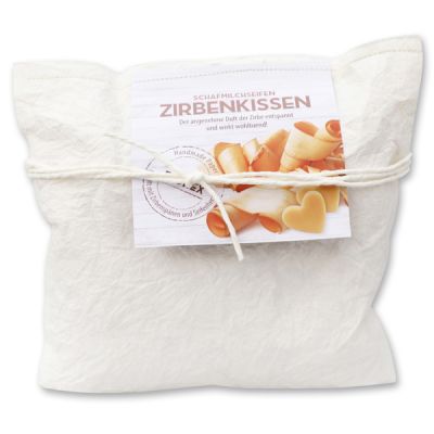 Zirbenkissen groß weiß gefüllt mit Zirbenspäne und Schafmilchseife Zirbe Herz mittel 4x23g 