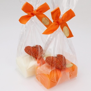 Schafmilchseife eckig 100g, dekoriert mit Perlenherz in Cello, Classic/Freesie 
