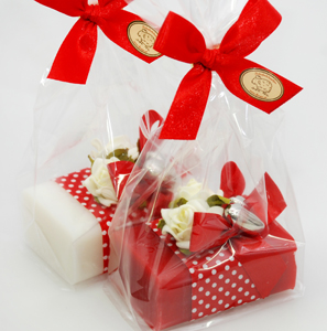 Schafmilchseife eckig 100g dekoriert mit Rosen in Cello, Classic/Granatapfel 