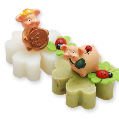 Schafmilchseife Kleeblatt midi 25g dekoriert mit Glücksschweinchen, Classic/Eisenkraut 