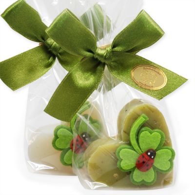 Schafmilchseife Herz mittel 23g dekoriert mit Kleeblatt in Cello, Classic/Eisenkraut 