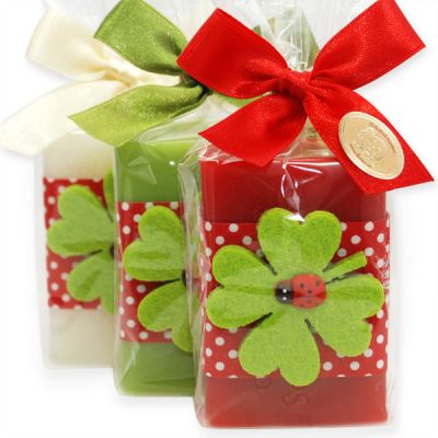 Schafmilchseife eckig 100g dekoriert mit Kleeblatt in Cello, Classic/Granatapfel/Birne 