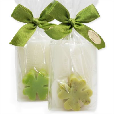 Schafmilchseife eckig 100g dekoriert mit Kleeblatt mini 14g Eisenkraut/Birne in Cello, Classic 