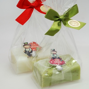 Schafmilchseife eckig 100g dekoriert mit Glücksbringer in Cello, Classic/Eisenkraut 