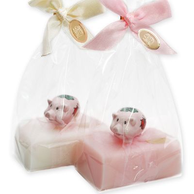 Schafmilchseife eckig 100g dekoriert mit Schwein in Cello,  Classic/Pfingstrose 