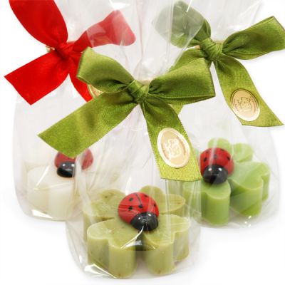 Schafmilchseife Kleeblatt midi 25g dekoriert mit Marienkäfer in Cello, Classic/Eisenkraut/Birne 