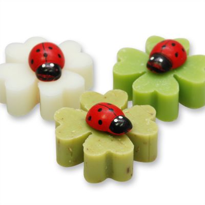 Schafmilchseife Kleeblatt midi 25g dekoriert mit Marienkäfer, Classic/Eisenkraut/Birne 