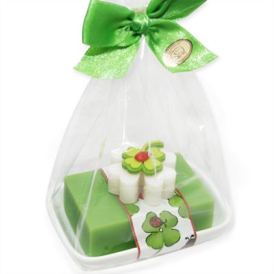 Schafmilchseife eckig 100g auf Seifenschale dekoriert mit Kleeblatt midi 25g Classic in Cello, grüner Apfel 