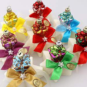 Sheep milk soap star 80g, decorated with a glass christmas hanger present, Classic 
