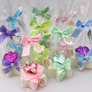 Sheep milk soap star 80g, decorated with a glass christmas heart in a cellophane, Classic 