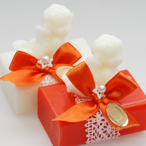 Schafmilchseife eckig 100g, dekoriert mit Seife Engel liegend 20g Classic, Classic/Blutorange 