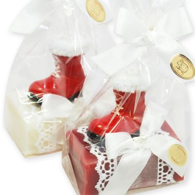 Schafmilchseife eckig 100g, dekoriert mit Weihnachtsstiefel in Cello, Classic/Granatapfel 