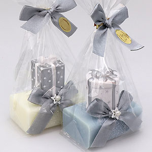 Schafmilchseife eckig 100g, dekoriert mit Geschenkspaket in Cello, Classic/Eisblume 