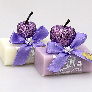 Schafmilchseife eckig 100g, dekoriert mit Glitzerapfel, Classic/Flieder 