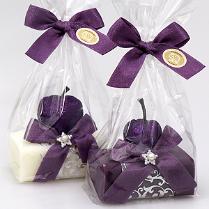 Schafmilchseife eckig 100g, dekoriert mit Glitzerapfel in Cello, Classic/Holunder 