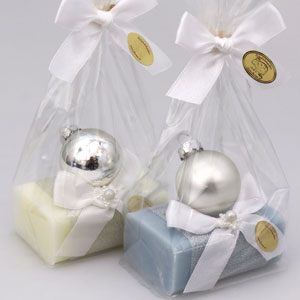 Schafmilchseife eckig 100g, dekoriert mit Glaskugel in Cello, Classic/Eisblume 