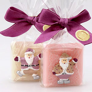 Schafmilchseife Quadrat 35g, dekoriert mit Weihnachtsmann in Cello, Classic/Pfingstrose 
