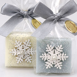 Schafmilchseife Quadrat 35g, dekoriert mit Schneeflocke in Cello, Classic/Vergissmeinnicht 