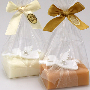 Schafmilchseife eckig 100g, dekoriert mit Filzengel in Cello, Classic/Quitte 